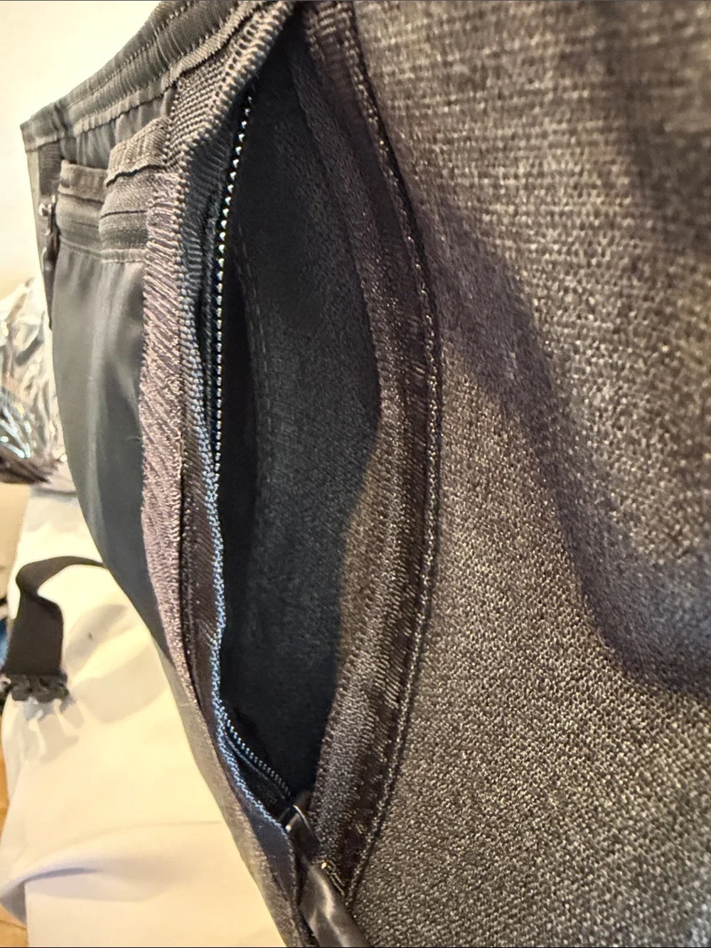 Timbuk2 Black Messenger Bag with Padded Shoulder Strap great size